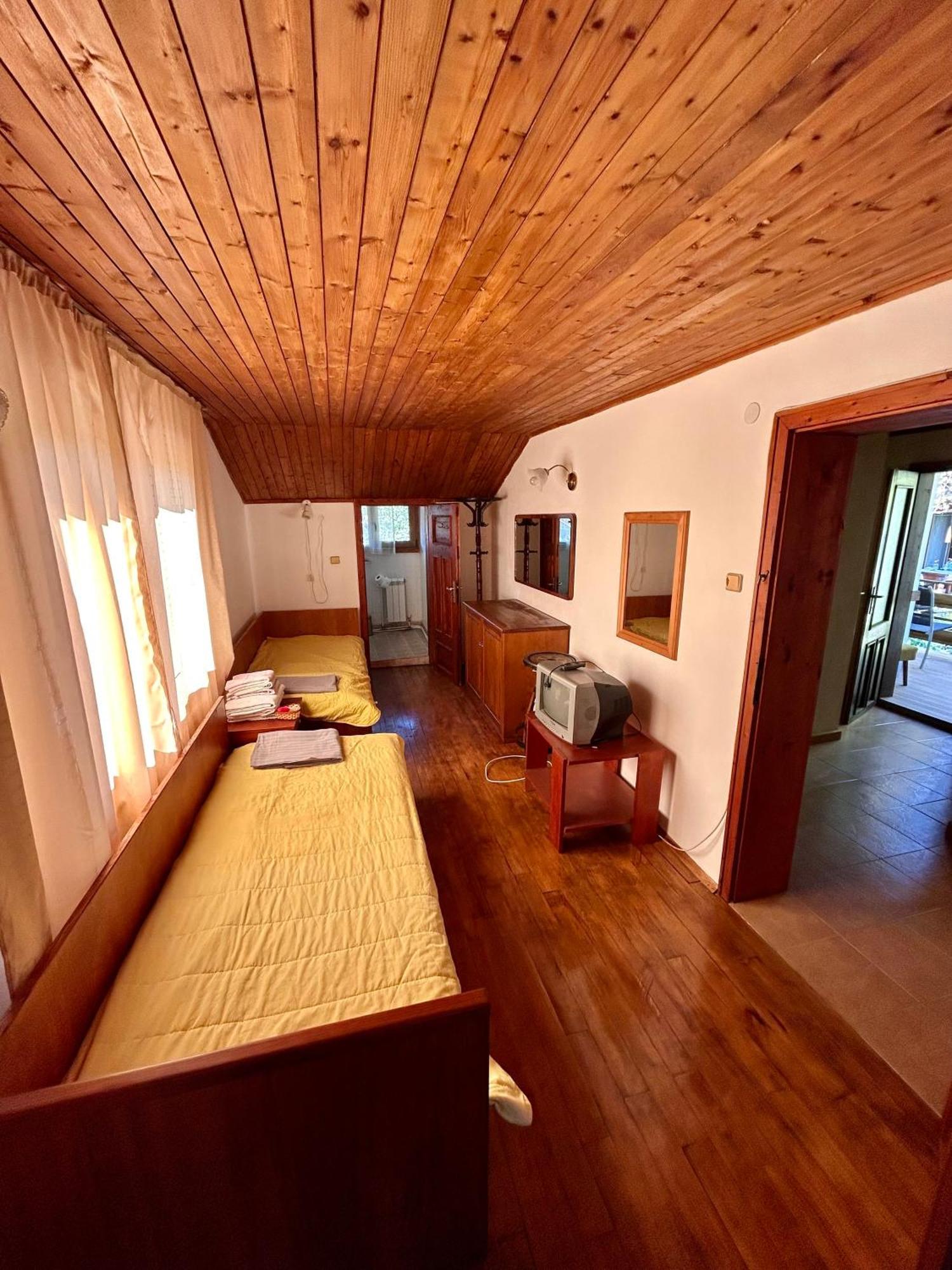 Luylyana Guesthouse Ribarica Exterior photo